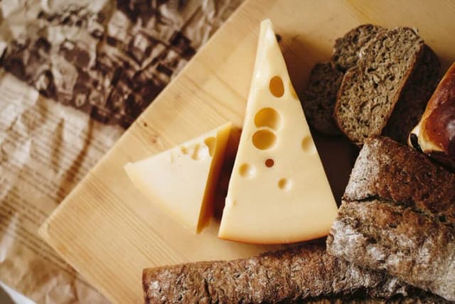 Czy ser ma gluten? Odkryj, które sery mogą go zawierać Czy ser ma gluten? Odkryj, które sery mogą go zawierać